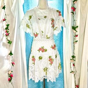 #D2 Saylor Robbie White Lace & Floral Mini Dress